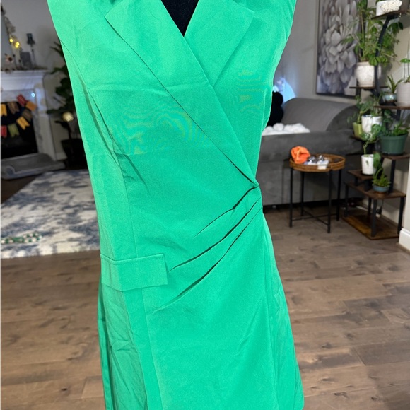Haute Monde Dresses & Skirts - Haute Monde Vibrant Green Mini Dress